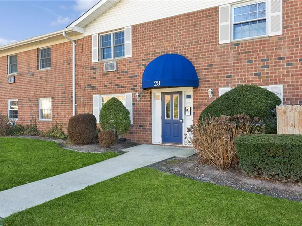 460 Old Town Road #28L, Port Jefferson Station, NY 11776