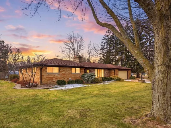 4975 Henry Dr, Saginaw, MI 48638