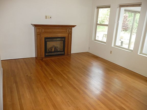 4th image of 101 Sparrow Ct