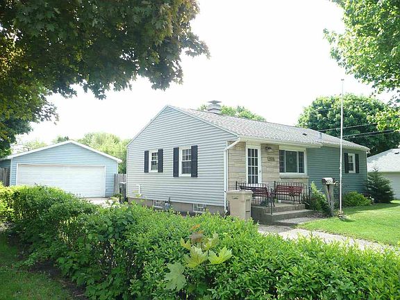 3rd image of 1604 N Chicago St