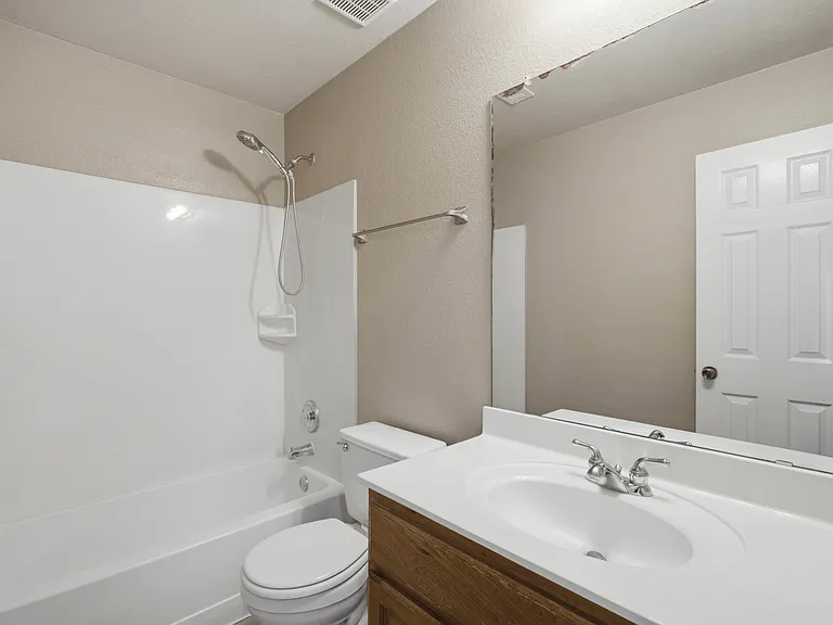 Common bathroom upstairs