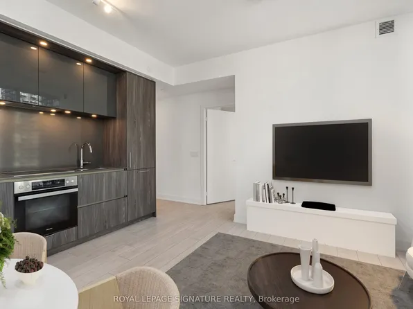 35 Mercer St #2514, Toronto, ON M5V 0V1