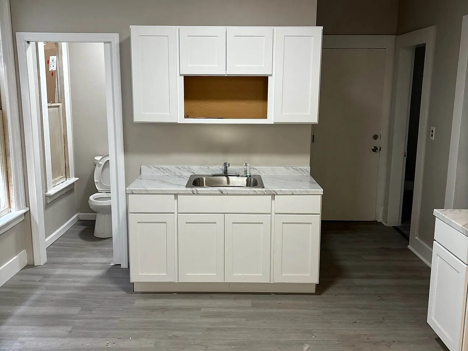 3 bed, 1100 sqft, $1,949 — Photo 2