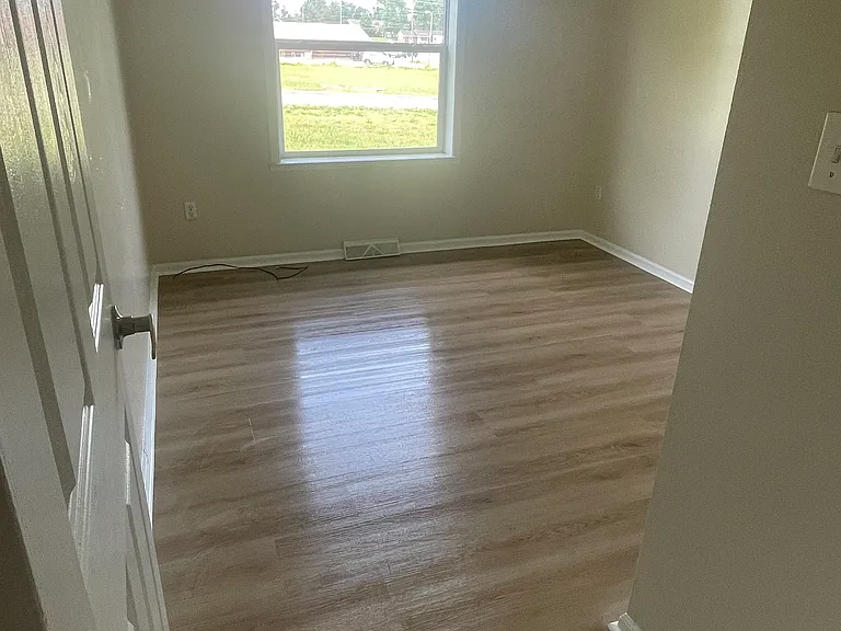 105 Southpark Cir — Photo 9