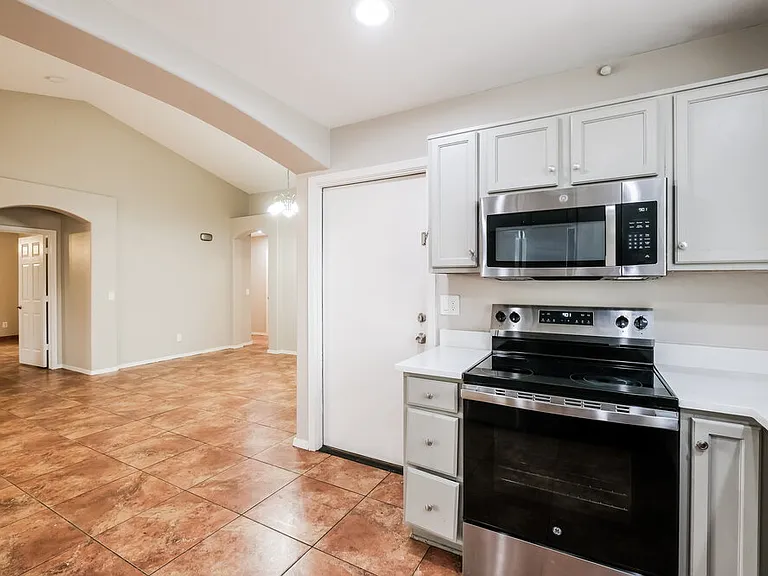 1604 S 80th Ln — Photo 10
