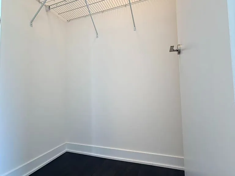 2221 Yonge St #2403 — Photo 11