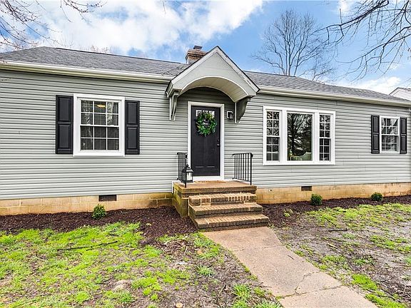 2nd image of 5215 Lochaven Ave