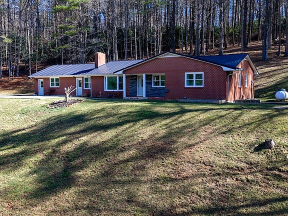 3rd image of 469 Burnett Rd SW