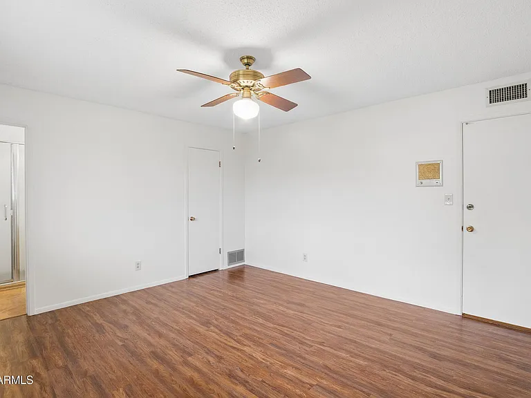 1014 E Balboa Cir — Photo 38