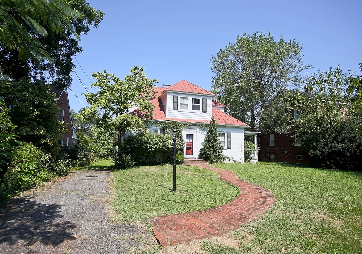 1017 Locust Avenue — Photo 2