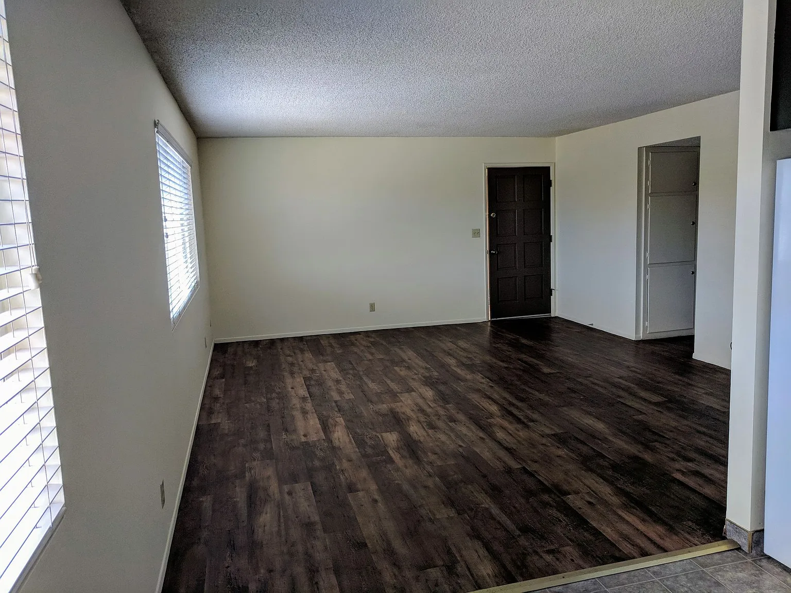 2BR 2BA Walking Distance to Campus with Parking — Photo 3