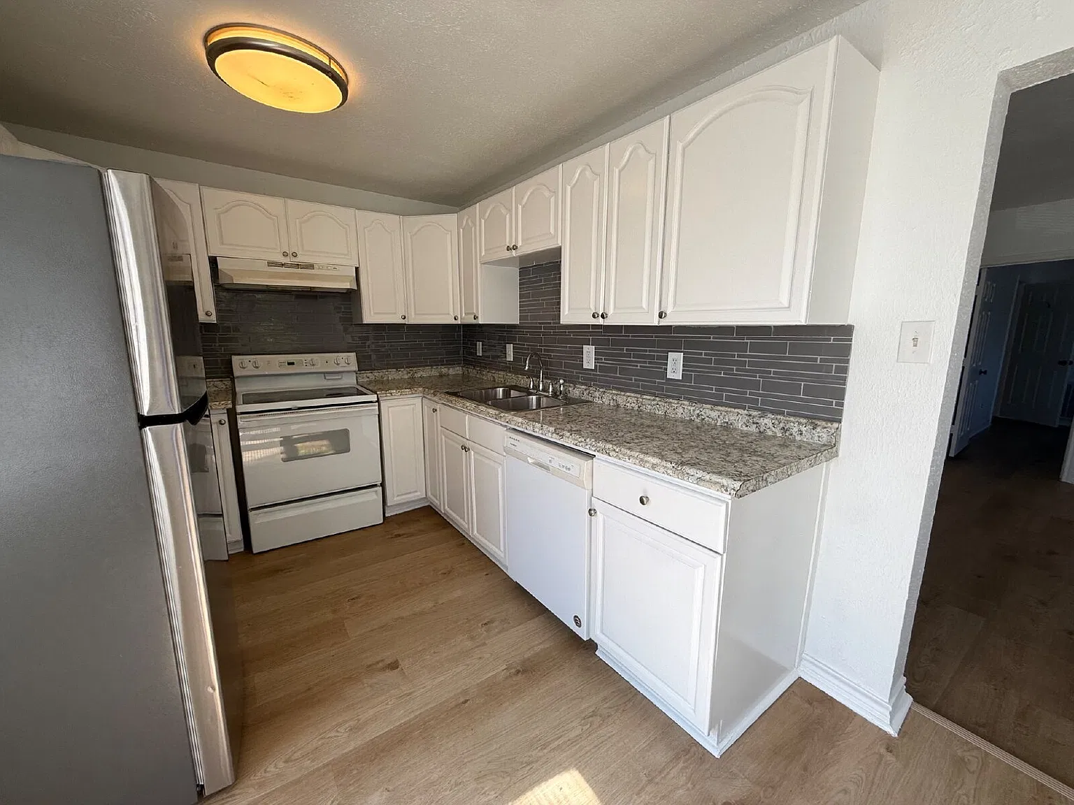 1 bed, 1.0 bath, 650 sqft, $1,375 — Photo 4
