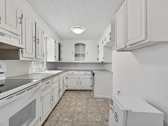 12th image of this home