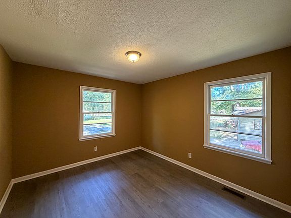 5th image of 1617 2nd St NE