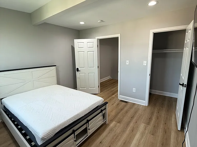 2317 Barclay St #1 — Photo 6