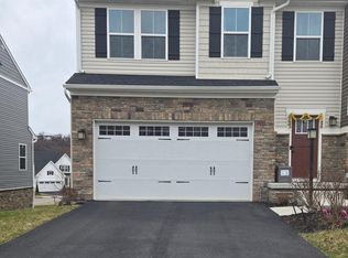 220 Cranesbill Dr, Mars, PA 16046