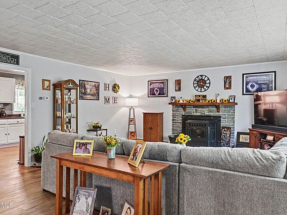 5th image of 206 Hillview Road