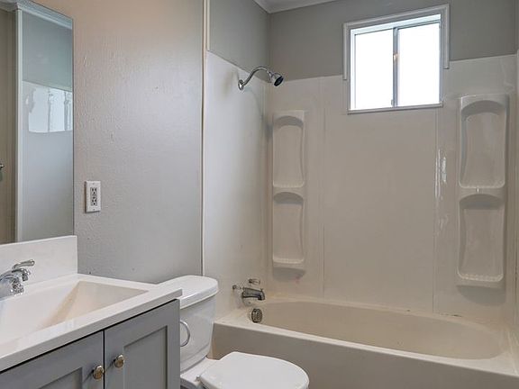 5th image of 140 S Cambrian Ave #B
