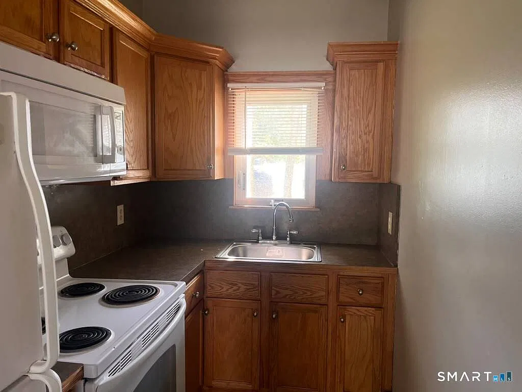 96 S Burritt St — Photo 4