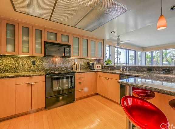 4th image of 100 Belmont Ave #1