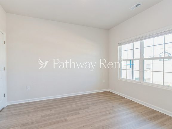 5th image of 2046 Transatlantic Ave