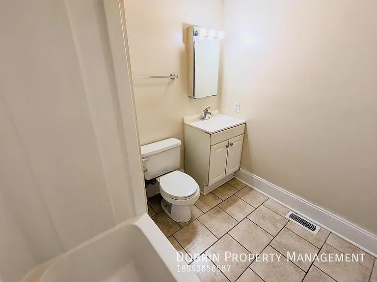 704 W Clay St — Photo 12