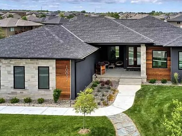 10032 Crystal Water Cir, Lincoln, NE 68527