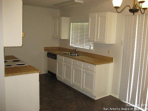 3rd image of 3851 Briarhaven St