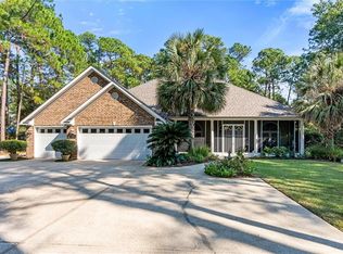 901 Lockenbie Pl, Dauphin Island, AL 36528