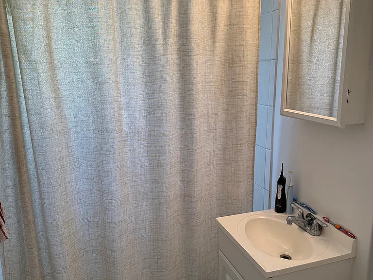 3425 Franklin Ave #1 — Photo 6