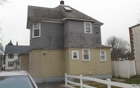 2nd image of 27 W Lincoln Ave