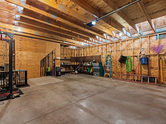 3rd image of 1158 Loretta Ave