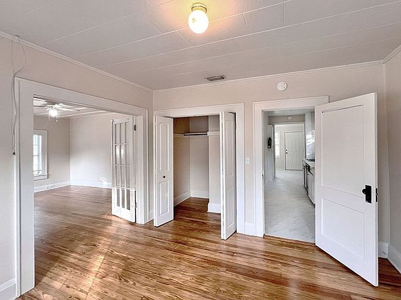 3rd image of 340 8th St NE