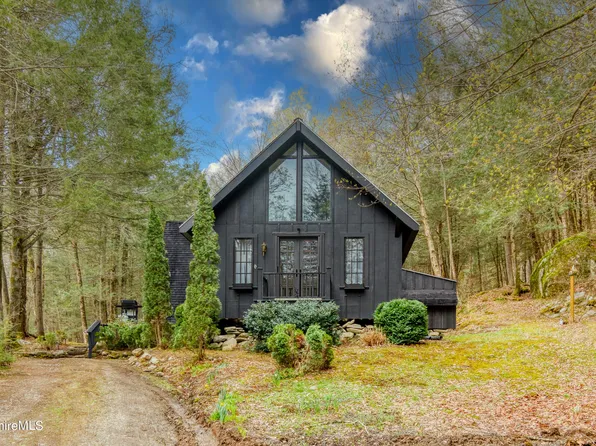 131 E River Rd, Middlefield, MA 01243