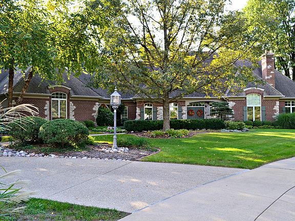 2nd image of 10700 N Grand Oak Ct