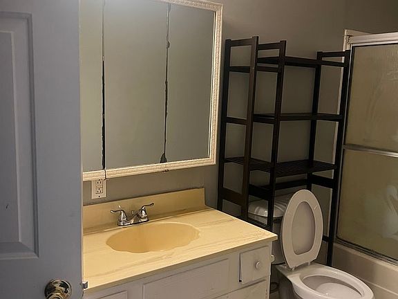 5th image of 440 Country Lane Dr APT 52