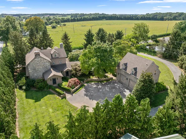 469 Gum Tree Rd, Cochranville, PA 19330