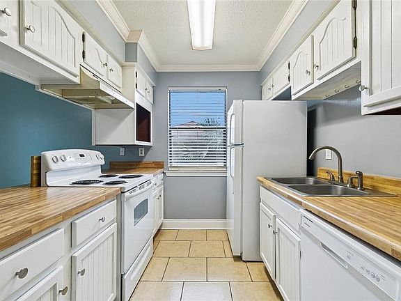 4th image of 901 Vouray Dr APT C