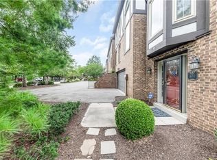 400 Christopher Cir, Pittsburgh, PA 15205