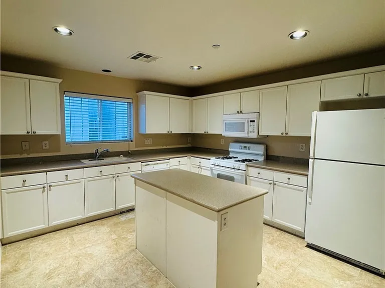 9160 Dimpled Ct — Photo 7
