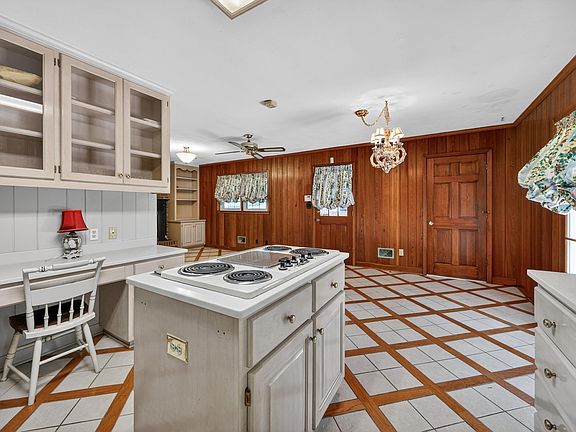 3rd image of 3021 Clairmont Ave