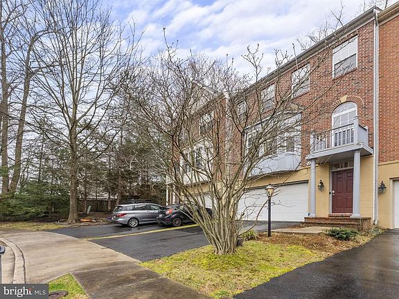 2nd image of 8873 Royal Doulton Ln