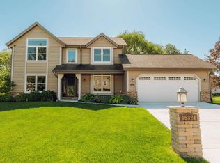 N77W15821 Crossway Dr, Menomonee Falls, WI 53051