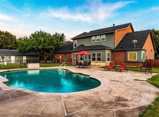 1913 Red Oak Dr, Burleson, TX 76028