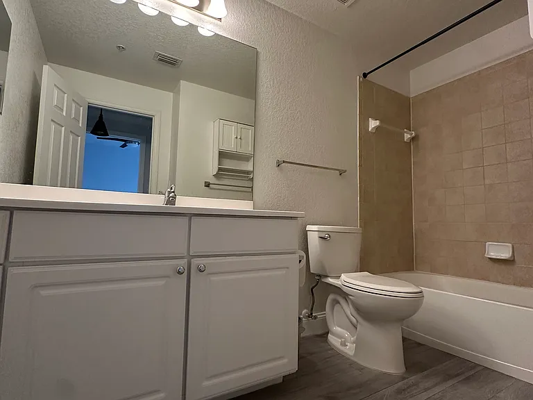 Guest bathroom 2nd floor