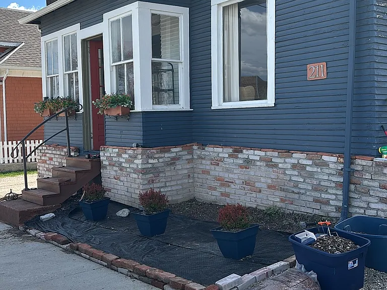 211 E 7th St #1 — Photo 1