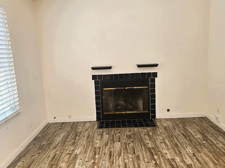 411 2nd St #1 — Photo 8