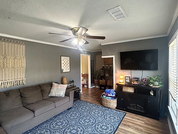 4th image of 608 W Baldridge St
