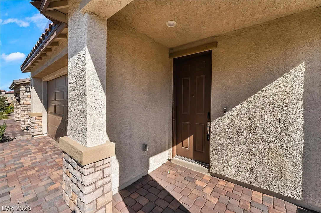 4 bed, 3.0 bath, 2277 sqft, $2,700 — Photo 2