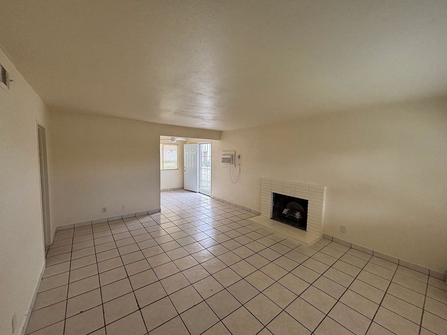 3 bed, 1000 sqft, $3,175 — Photo 3